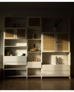 Rune x kirjahylly rottinkiovilla